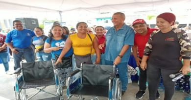 Entregan ayudas técnicas a habitantes del municipio Caroní