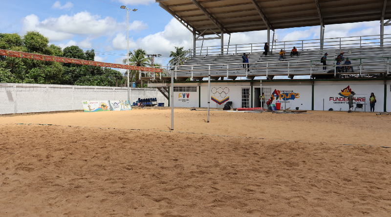Acondicionan canchas “Queseras del Medio” para Liga Venezolana de Voleibol de Playa