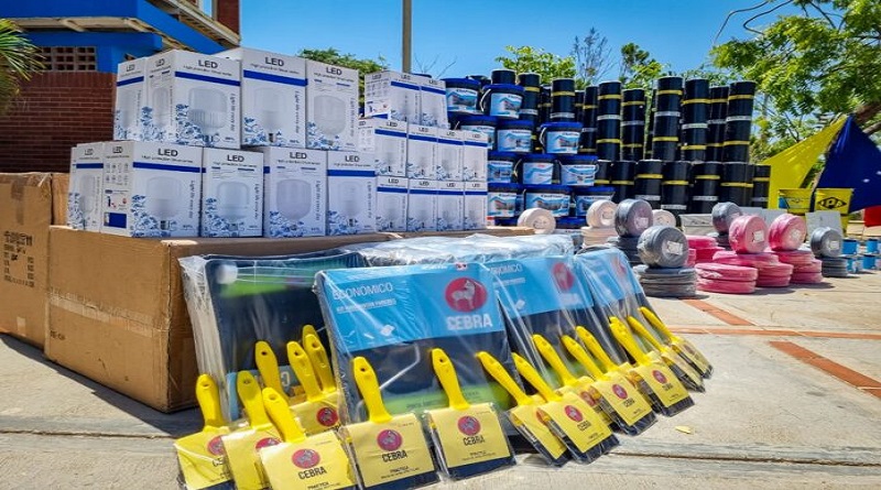 En unidad cívico-militar Bricomiles refaccionan Escuela Elías Toro de Caracas