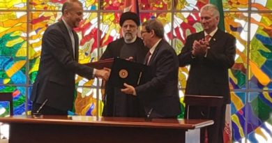 Cancilleres de Irán y Cuba intercambian acuerdos firmados en la presencia de los presidentes de ambos países, La Habana, 15 de junio de 2023. (Foto HispanTV)