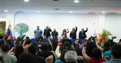 Entregan certificados a participantes del Diplomado en Comunicación Política