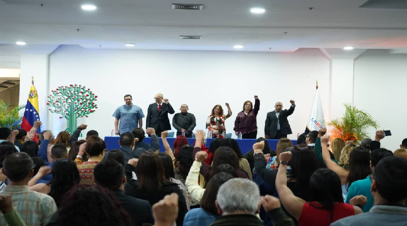 Entregan certificados a participantes del Diplomado en Comunicación Política