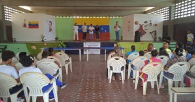 Jóvenes participan en talleres de Escuela Nacional de Poesía Juan Calzadilla en Barinas