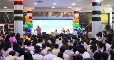 Estudiantes de La Guaira asisten a Expo Feria de Oportunidades Universitarios 2023