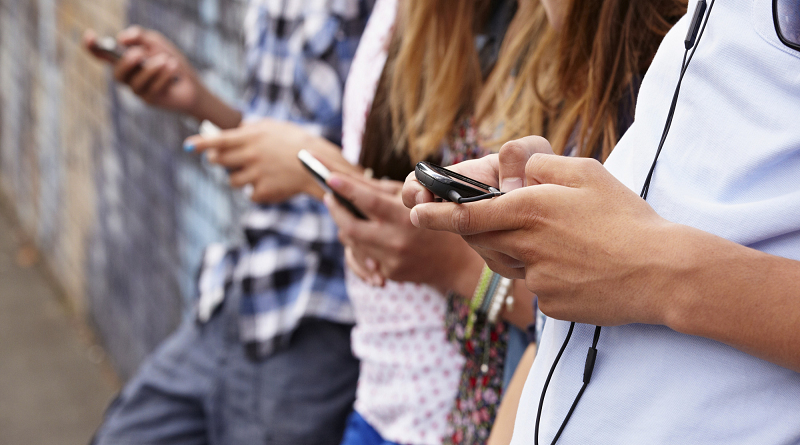 Así funcionan novedades para evitar que niños pasen vacaciones conectados en RR.SS.