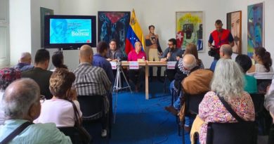 Realizan conferencia “Los papeles de Bolívar” en Caracas