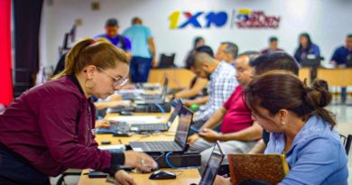 Entregan créditos a emprendedoras y emprendedores en Anzoátegui