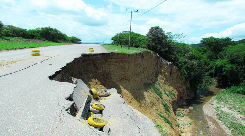 Realizan estudios topográficos en falla de borde de la autopista Charallave - Ocumare
