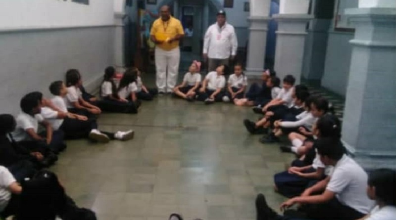 Inicia Ruta Industrial Escolar en la Unidad Educativa Rita Freire en Caracas