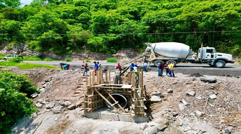 Construyen cabezales en alcantarilla rehabilitada en carretera nacional Troncal 9 en Guanta