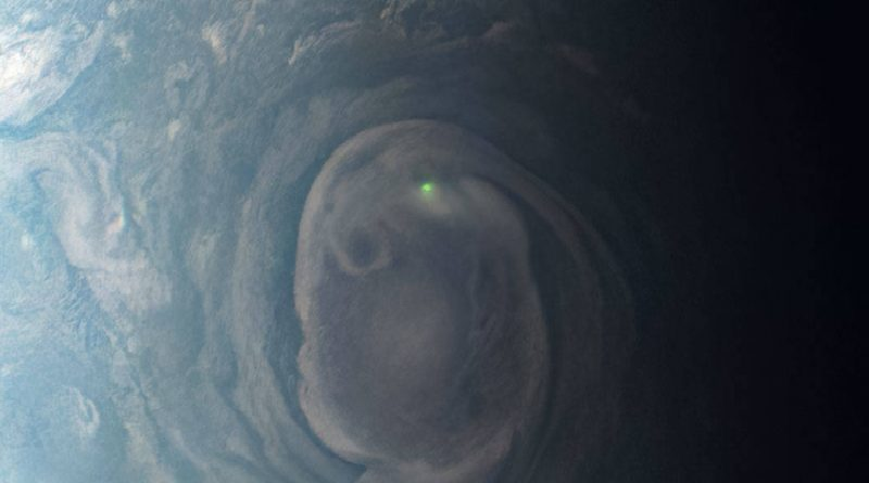 Revelan increíble imagen de un rayo fantasmal en Júpiter