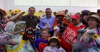 Entregan certificación a Consejos Comunales Culturales en Caracas