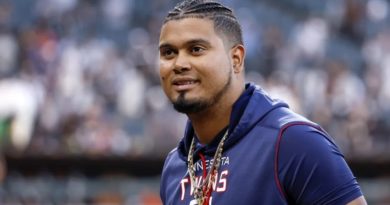Venezolano Luis Arráez acapara titulares en béisbol estadounidense