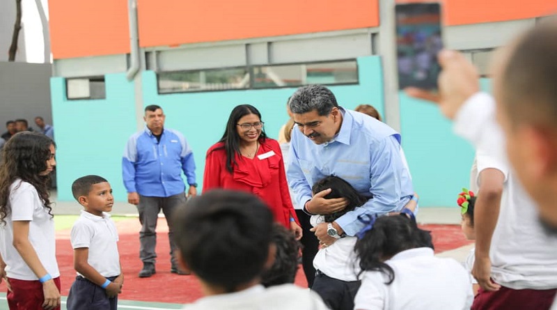 vamos a poner pizarrones, carteleras, pupitres, pues a ponerlos funcionales y bonitos.