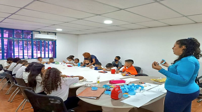 Estudiantes reciben charla por el Día Mundial de los Océanos en Aragua