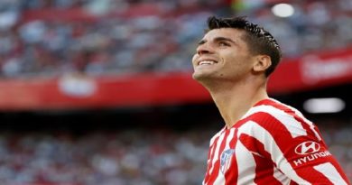 Delantero español Álvaro Morata renueva contrato con el Atlético Madrid