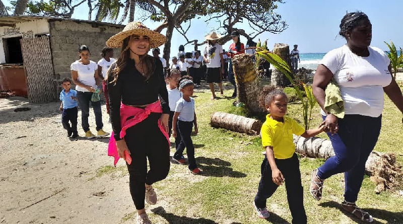 Realizan saneamiento de playa en Chuspa estado La Guaira