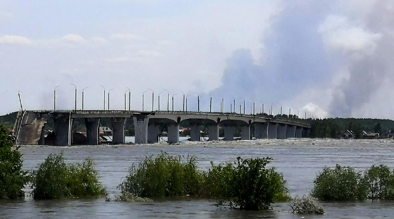 Confirman 8 fallecidos por destrucción de hidroeléctrica de Kajovka