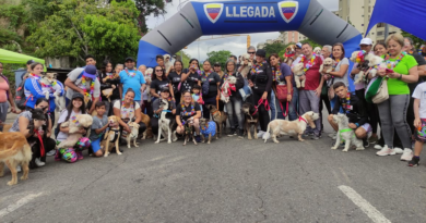 Realizan “Caninata 2K” en parque Ruíz Pineda de Caracas
