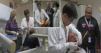 Adultos mayores de Puerto Cabello sonríen tras recibir prótesis dentales
