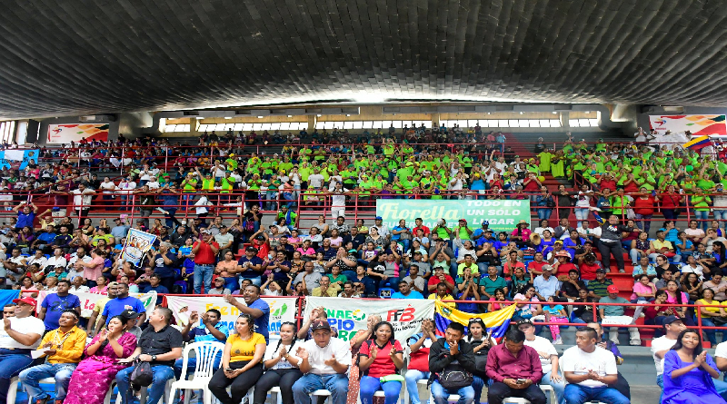 Entregan titularidad de cargos a docentes y personal administrativo del Zulia