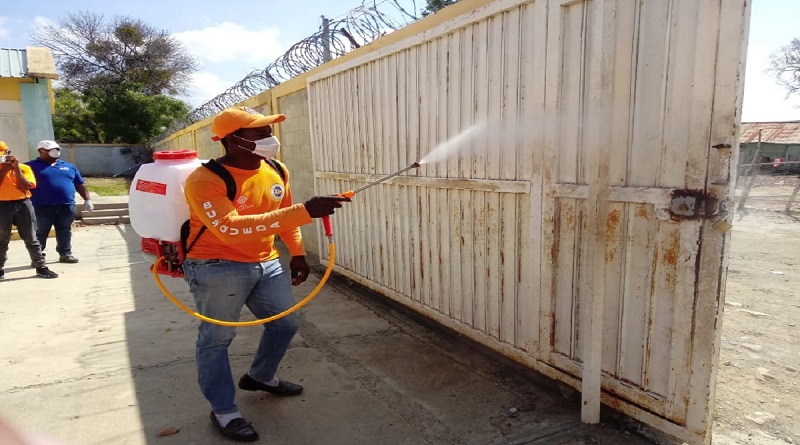 Autoridades fumigan zonas afectadas por lluvias en República Dominicana