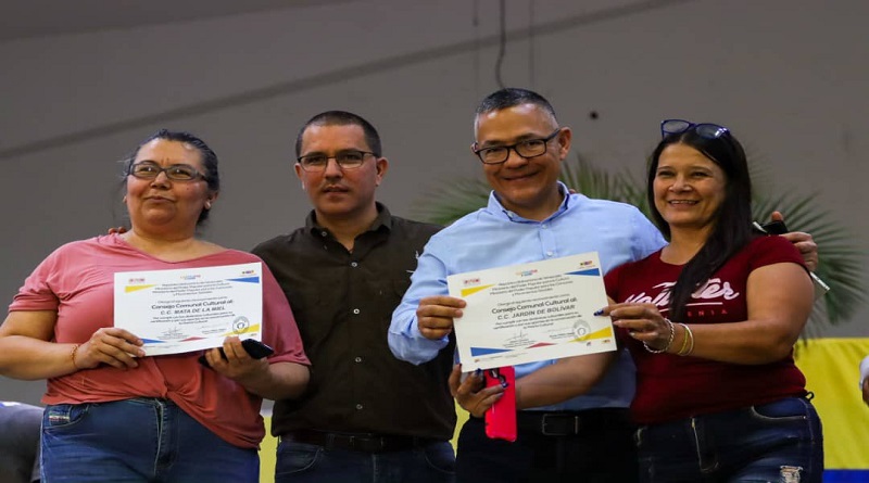 Entregan certificación a Consejos Comunales Culturales en Caracas