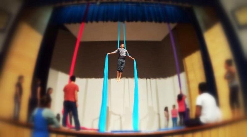 ConMaduro+ presenta a la juventud de la Danza Aérea (o acrobacia en tela)
