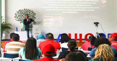 Lauicom realiza ponencia Retos en la comunicación en plataformas digitales