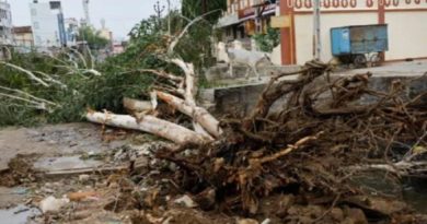 Rescatan a turistas por inundaciones al norte de la India
