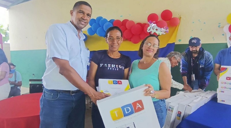 Cantv entrega equipos TDA a familias de Yaracuy