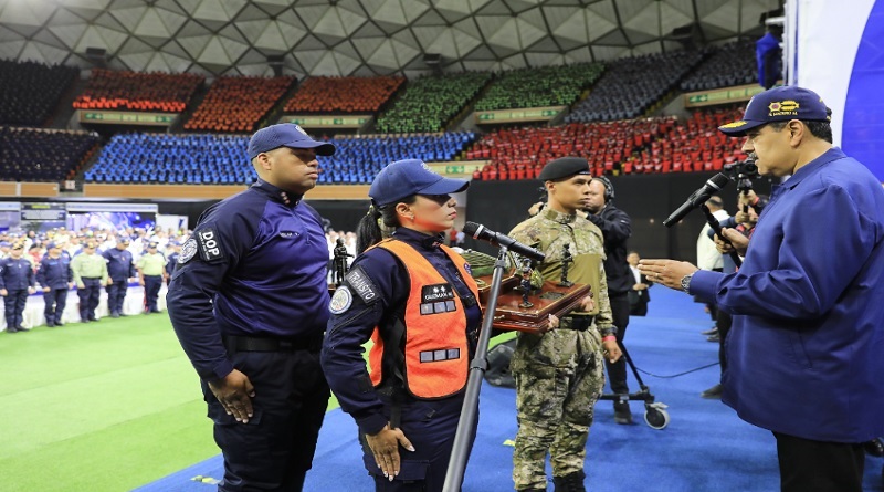 Presidente Nicolás Maduro: Funcionarios policiales deben trabajar junto al poder popular