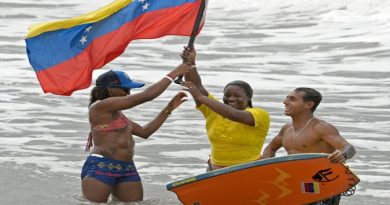 Surfistas venezolanos ganan oro en Suramericanos de Playa