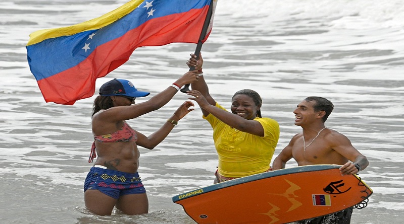 Surfistas venezolanos ganan oro en Suramericanos de Playa