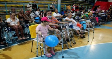Entregan ayudas técnicas y medicamentos a familias de Miguel Peña en Carabobo