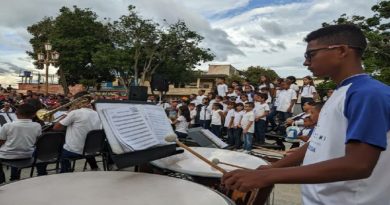 Integrantes de Orquesta Sinfónica realizan concierto en Cúa