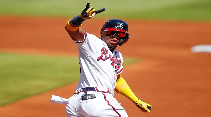 Acuña Jr sacude jonrón en victoria contundente de Bravos