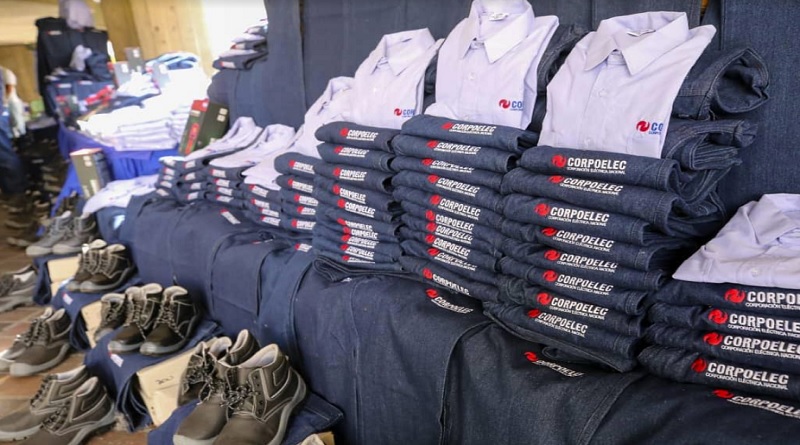 Entregan uniformes para la fuerza trabajadora de Corpoelec
