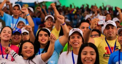 Jóvenes celebran primer aniversario del día del Estudiante Universitario de Caracas