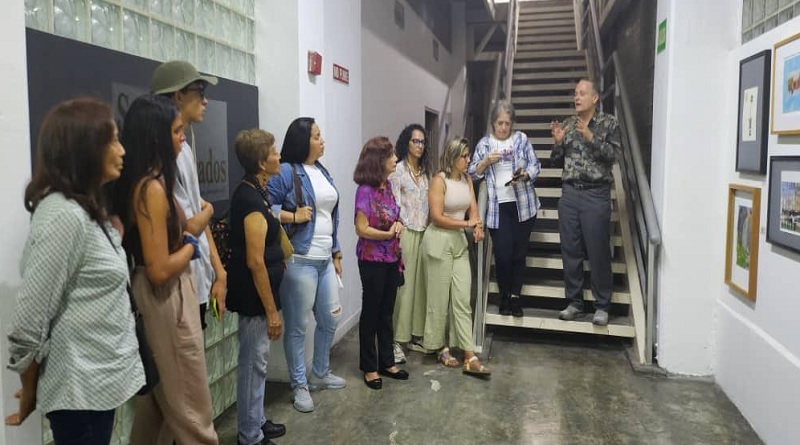 Participa en la clausura de la exposición “Sueños Fragmentados” en Caracas