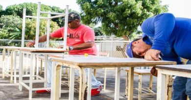 Bricomiles entrega materiales de construcción a escuela del estado Bolívar