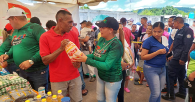 Distribuyen más de ocho toneladas de alimentos en Delta Amacuro