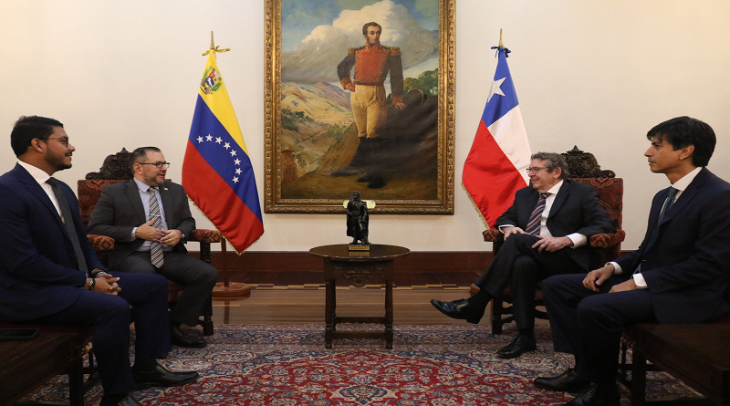 Embajador designado de Chile entrega Copias de Estilo al canciller Yván Gil