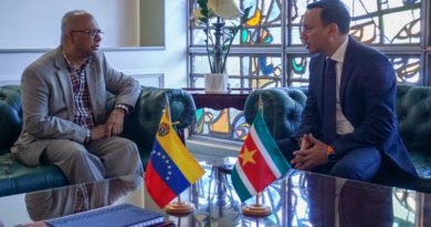 Reciben al Canciller de Surinam para avanzar en alianza estratégica binacional