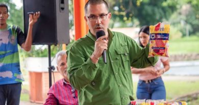Entregan insumos para la siembra de maíz en la Unellez de Barinas