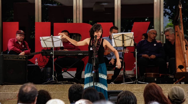 Con recital de poesía celebran los 20 años de la UBV
