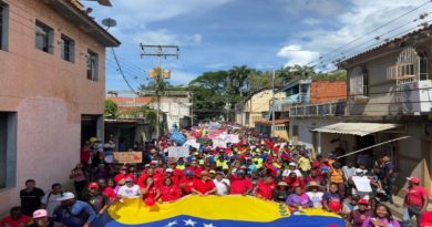 Pueblo de Río Chico se movilizó en apoyo al presidente Nicolás Maduro