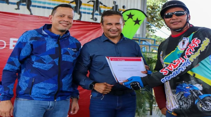 Banco Bicentenario entrega credimotos en Guárico