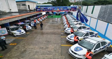 Policía de Carabobo recibe dotación de equipos, uniformes, insumos y 20 radiopatrullas