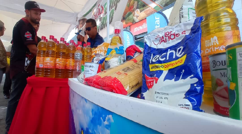 Distribuyen más siete toneladas de alimentos a familias del estado Sucre
